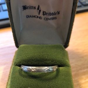 Bristol 18 K vintage men's ring.Over 70 yrs. old and/pristine cond. Estate Sale